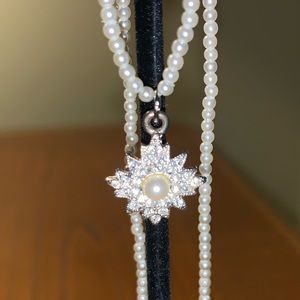 Delicate pearl and crystal necklace Napier